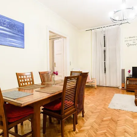 Classy Danube Apartment Budapest